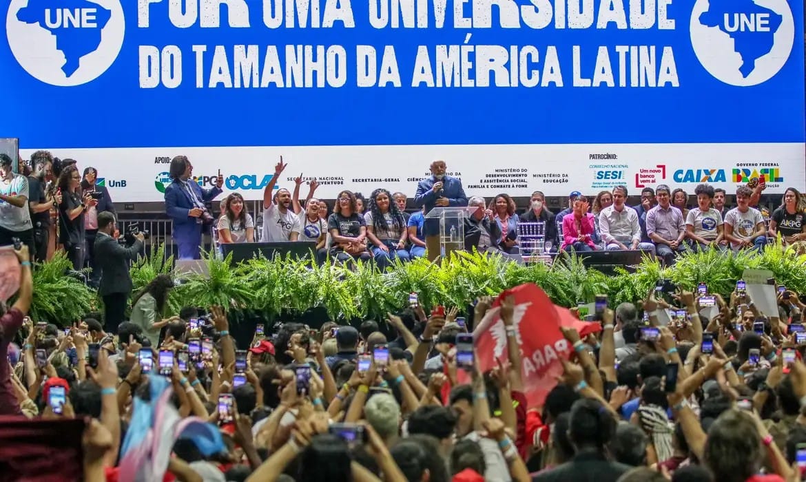 Oportunismo: doença senil da majoritária da UNE