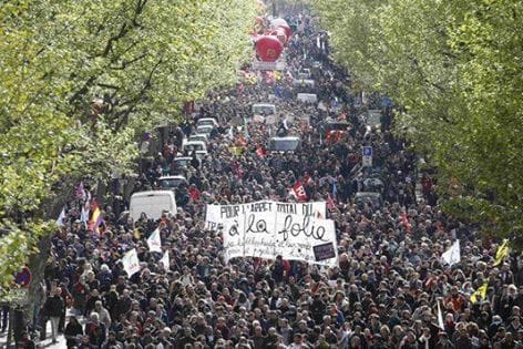 Em Solidariedade a Juventude Francesa