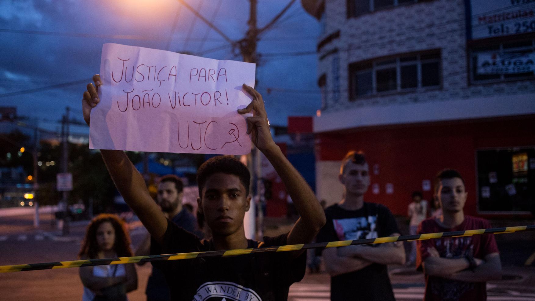 Fotos tristes do ato que pediu justiça para o menor morto em frente ao Habib's