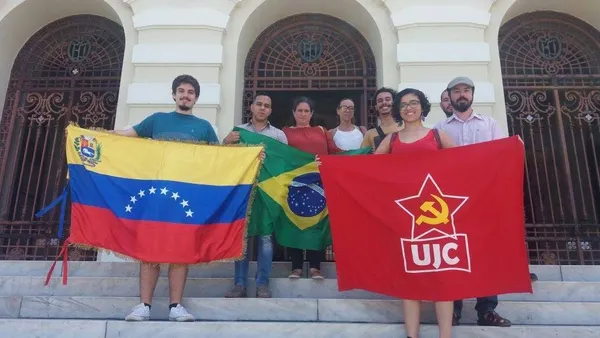 Estudantes da Faculdade de Direito promovem debates sobre direito e revolução e se solidarizam com a Venezuela