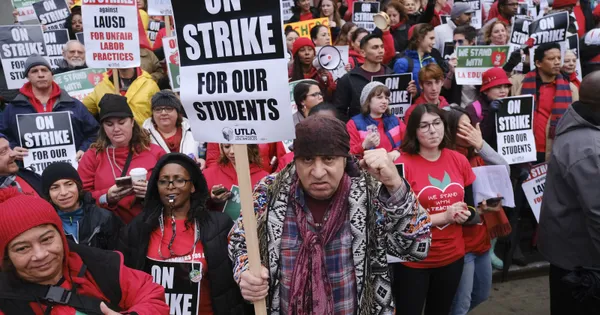 Toda solidariedade aos professores de Los Angeles: por uma educação pública, gratuita e de qualidade!